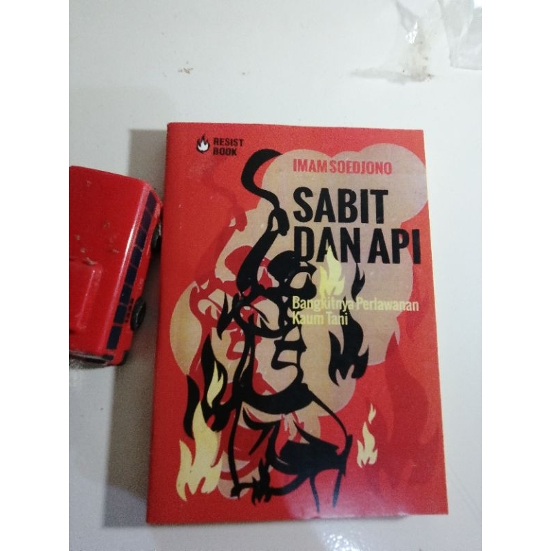buku sabit dan api bangkitnya perlawanan kaum tani