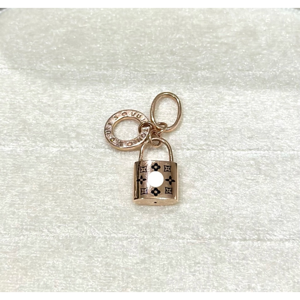 Liontin Emas LV Lock 17k