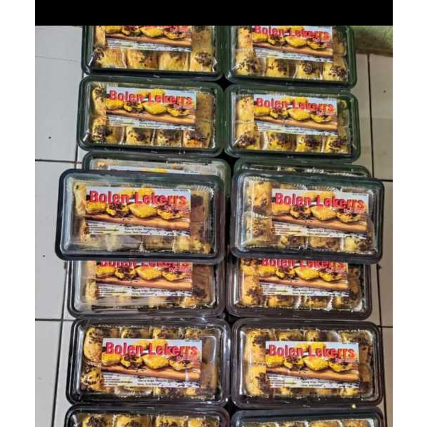 

Bollen Lakers / Bolen coklat - Isi 8 pcs| Fresh Daily | Renyah & Lumer!