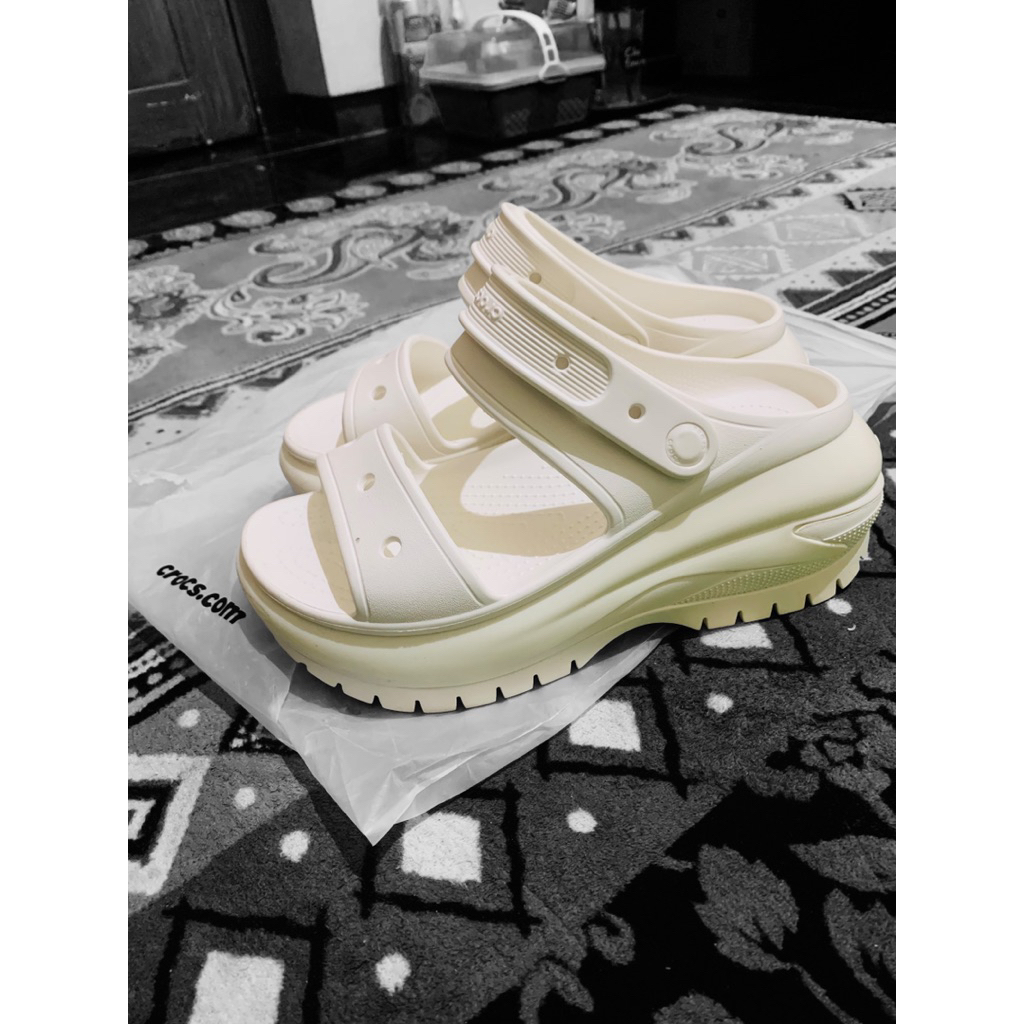 CROCS original classic mega crocs sandal size W8/38-39 sandal crocs putih