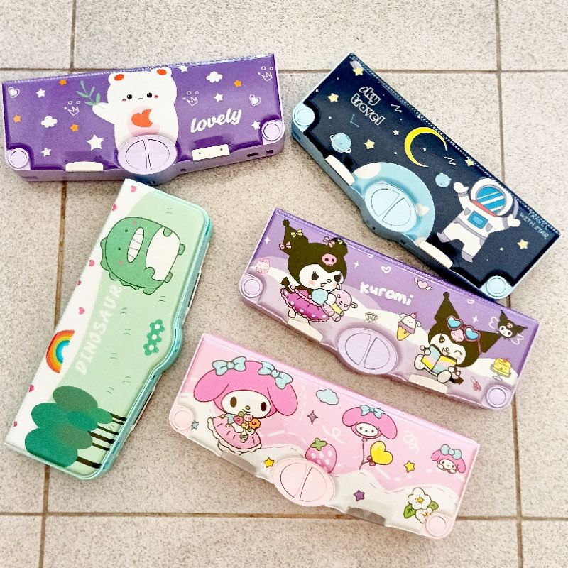 

Tempat Pensil Anak Lucu Gemes Serbaguna Free Solasi + Gunting + Penghapus + Rautan