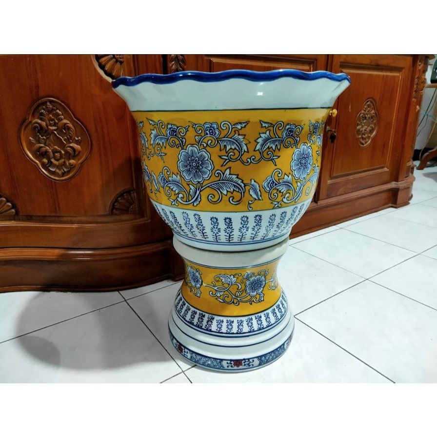 Pot Bunga Keramik Cina Ada Kakinya