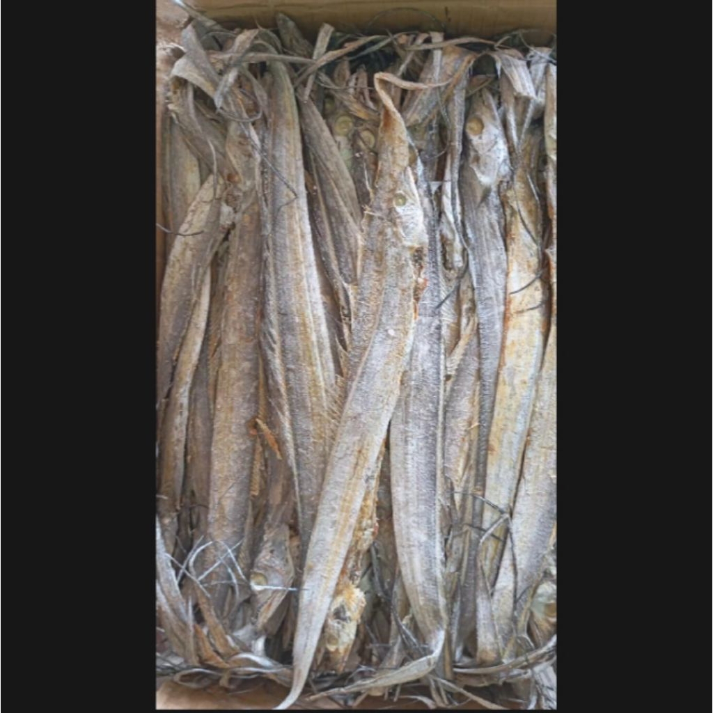 

ikan asin layur kering kemasan harga 1 kg. campur ukuran campur sedang. fress n segar langsung dr laut.