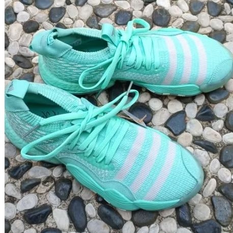 Sepatu Olahraga Trae Young 2 size 39 1/2 Basketball Preloved Branded