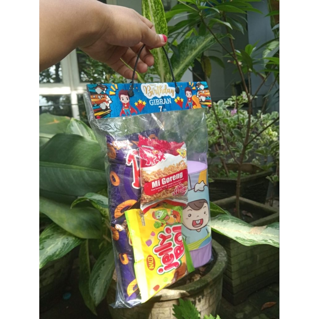 

souvenir/Snack ultah/hampers
