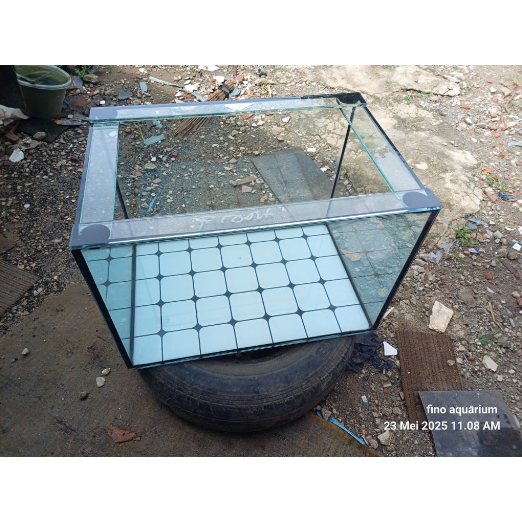 aquarium kaca 60x40x40 full 8mm dasar stiker kotak kotak