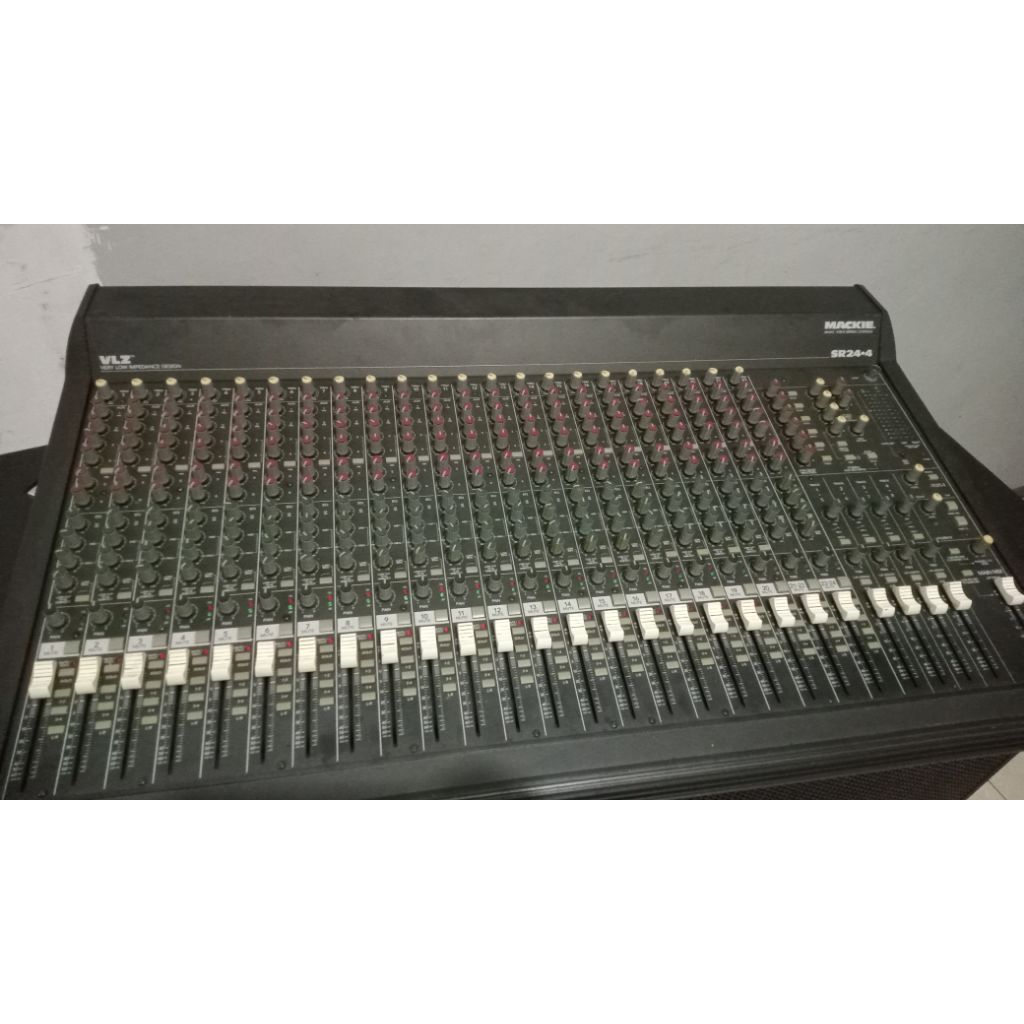 mixer mackie sr24.4