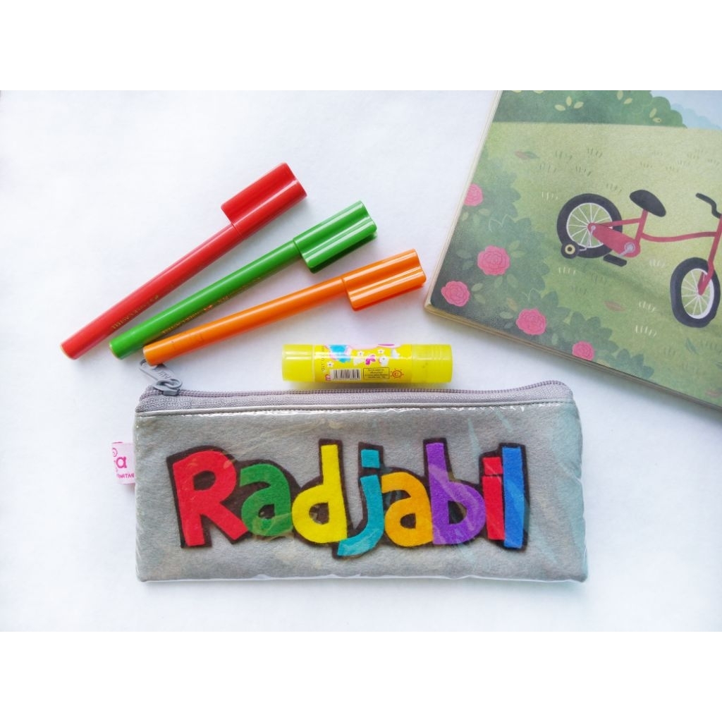 

DOMPET PENSIL CASE CUSTOMIZE - DESAIN HURUF NAMAby dafa creARTive
