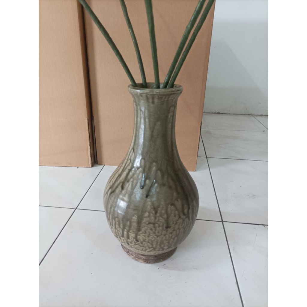 Pot bunga keramik besar coklat salur