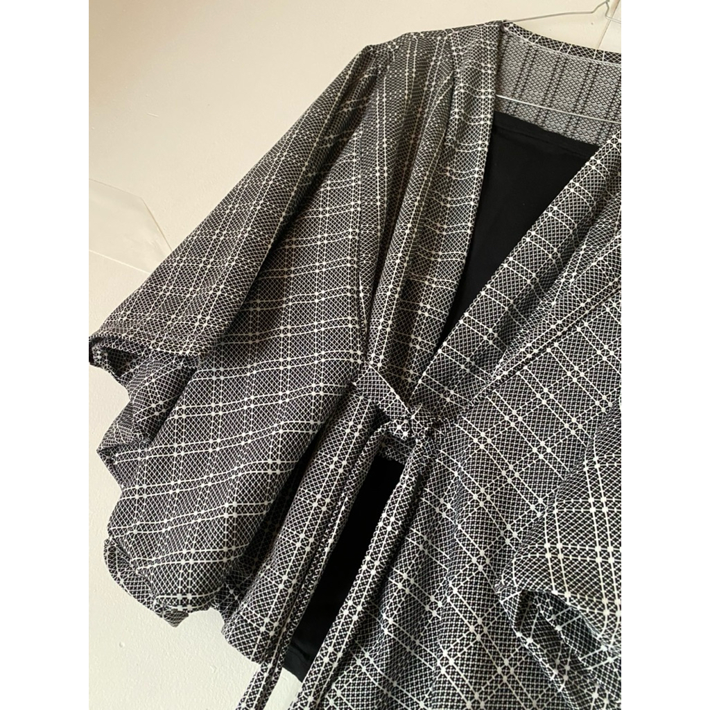 Outer Kimono Hitam Putih Motif Kotak – Preloved