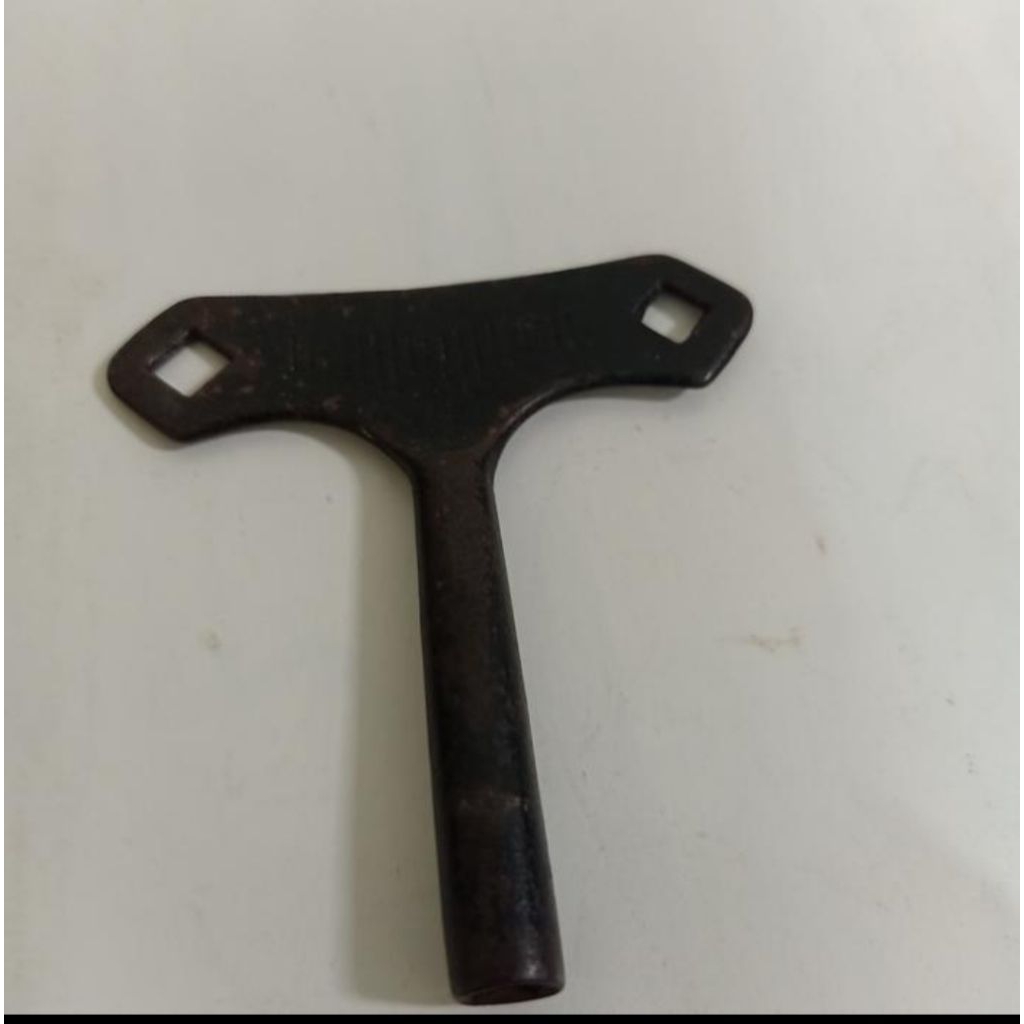 Kunci jam dinding jadul bandul