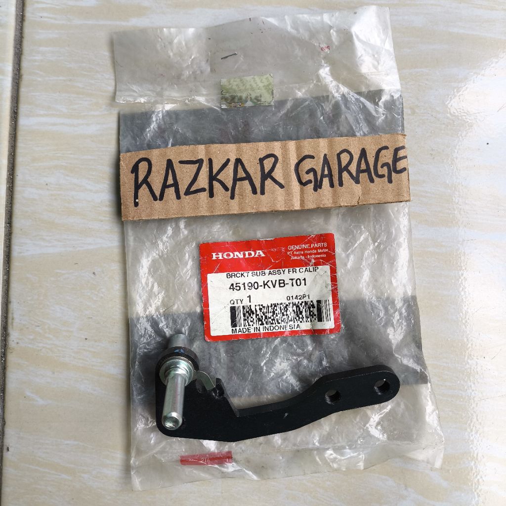 Breket kaliper depan sub assy calip honda scoopy karbu karburator KYT original AHM 45190-KVB-T01