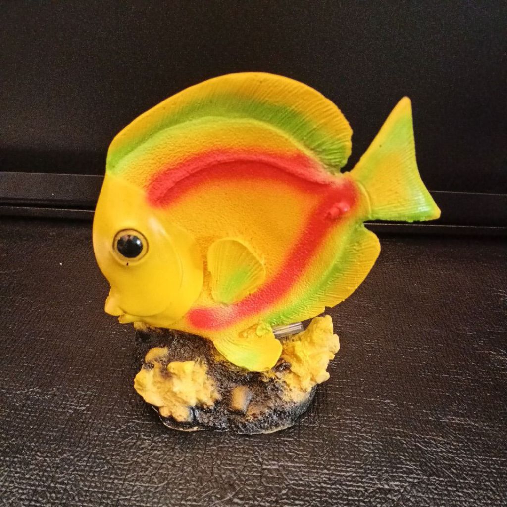 hiasan aquarium ikan  besar