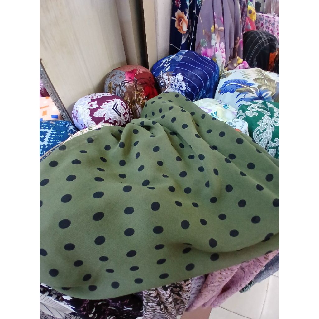 Kain/bahan ceruty motif bunga dasar lilac//Kain ceruty babydoll premium motif bunga//Bahan ceruty ba