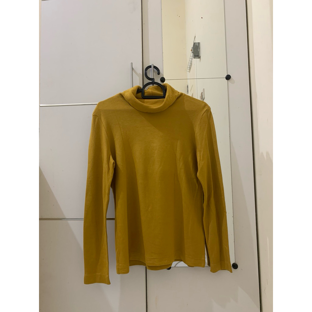 uniqlo high neck long t-shirt