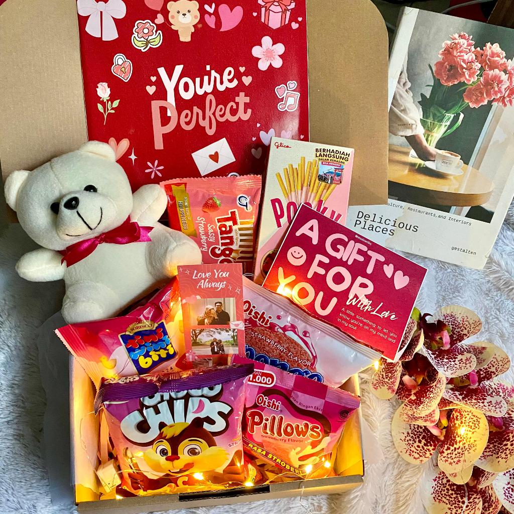 

Studiociko - Hampers Snack Box Kado Ulang Tahun Cewek Hadiah Wisuda Sempro