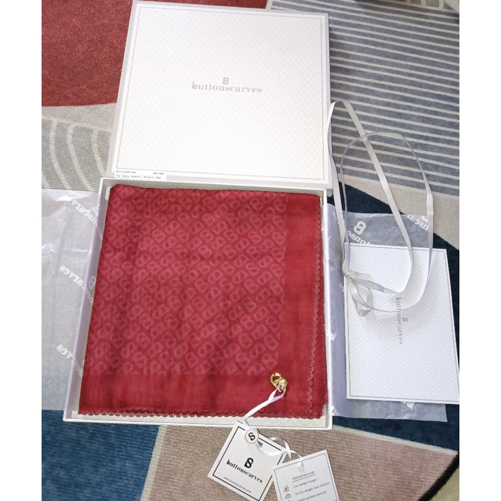 Ready NEW Tapis Square BS Buttonscarves - Red Ochre