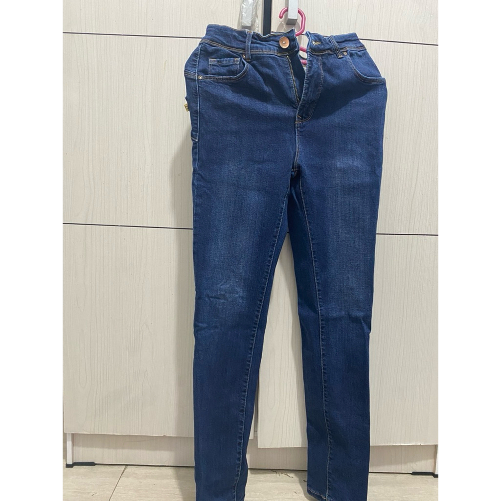 PRELOVED celana panjang jeans C2 skinny  jeans  Ripped keans ako matahari