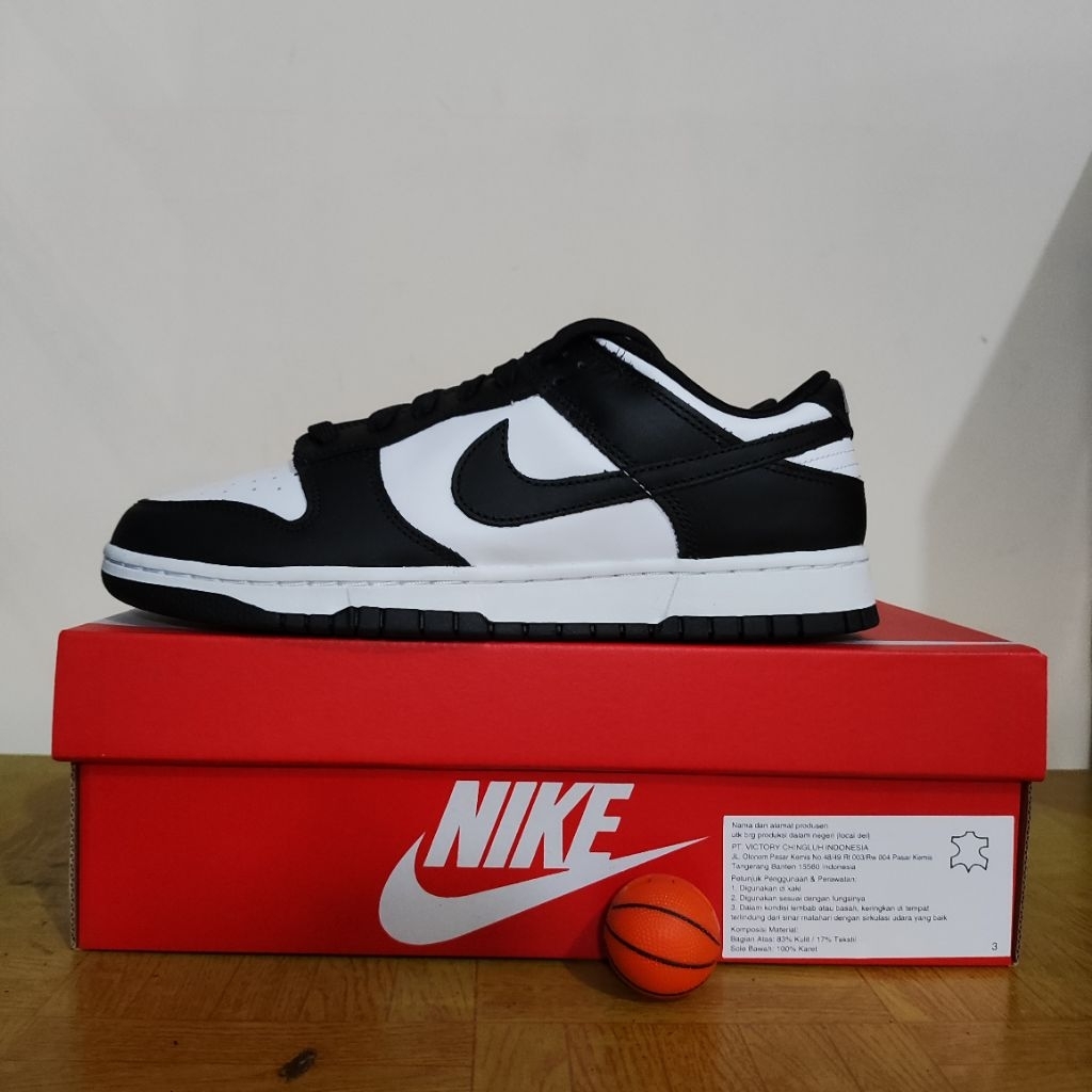 Nike Dunk Low Panda US 9 / 42.5 BNIB DD1391 100