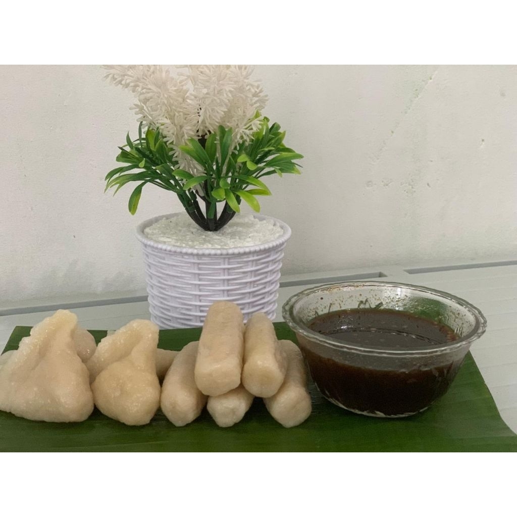 

PEMPEK KHAS PALEMBANG IKAN TENGGIRI ASLI CAMPUR 15 PCS + 1 BOTOL CUKO 150 GRAM