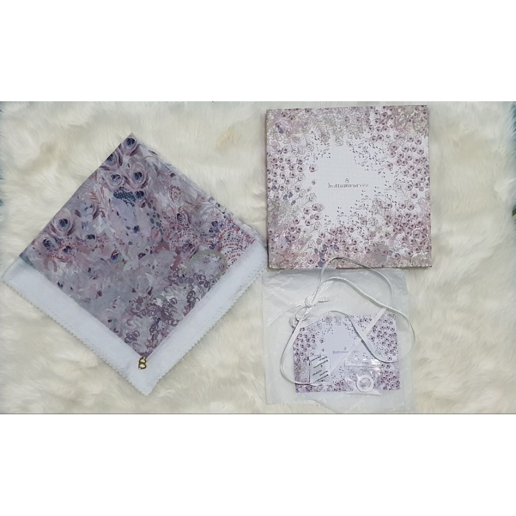 Buttonscarves Ederra Series