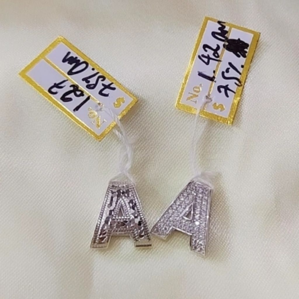 Liontin HURUF Emas Putih 750 mas asli 75% nama