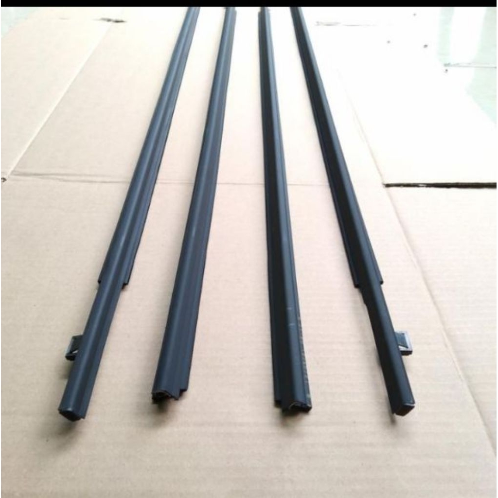 plipit kaca mobil AVANZA XENIA ALL NEW Lis kaca luar (hitam) 1 set / 4 pintu depan belakang