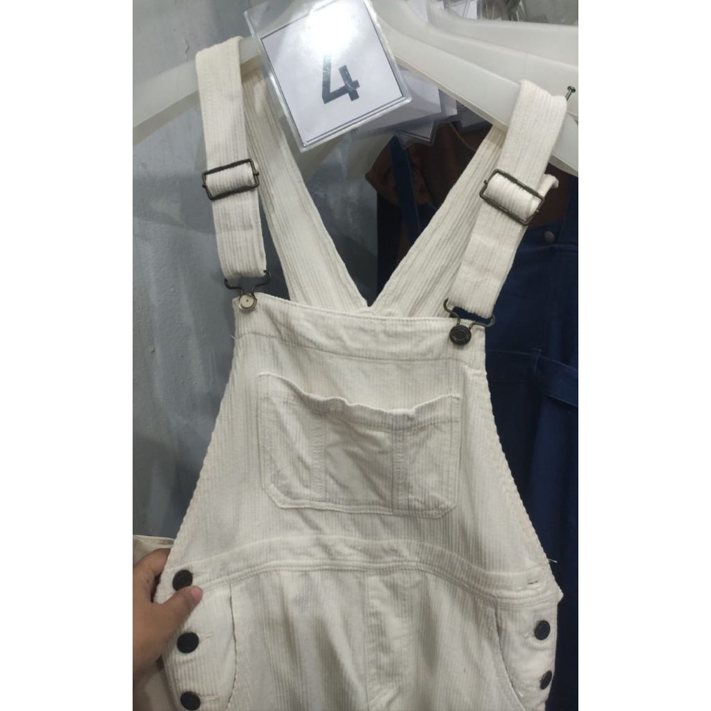 Jumpsuit Overall Celana Kodok Corduroy Putih