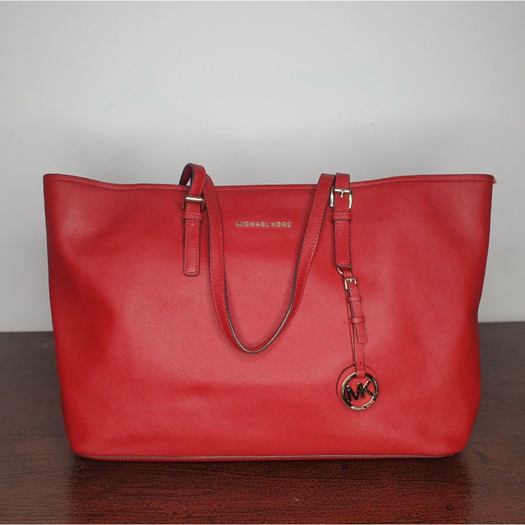 Michael Kors Jet Set Travel Large Saffiano Leather Tote Merah Bekas – Kondisi Bagus, Tanpa Dust Bag
