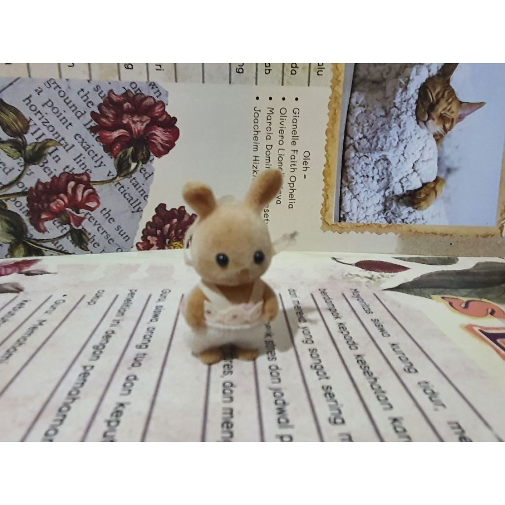 Sylvanian Families Rare - Ivory Rabbit Baby (Preloved)