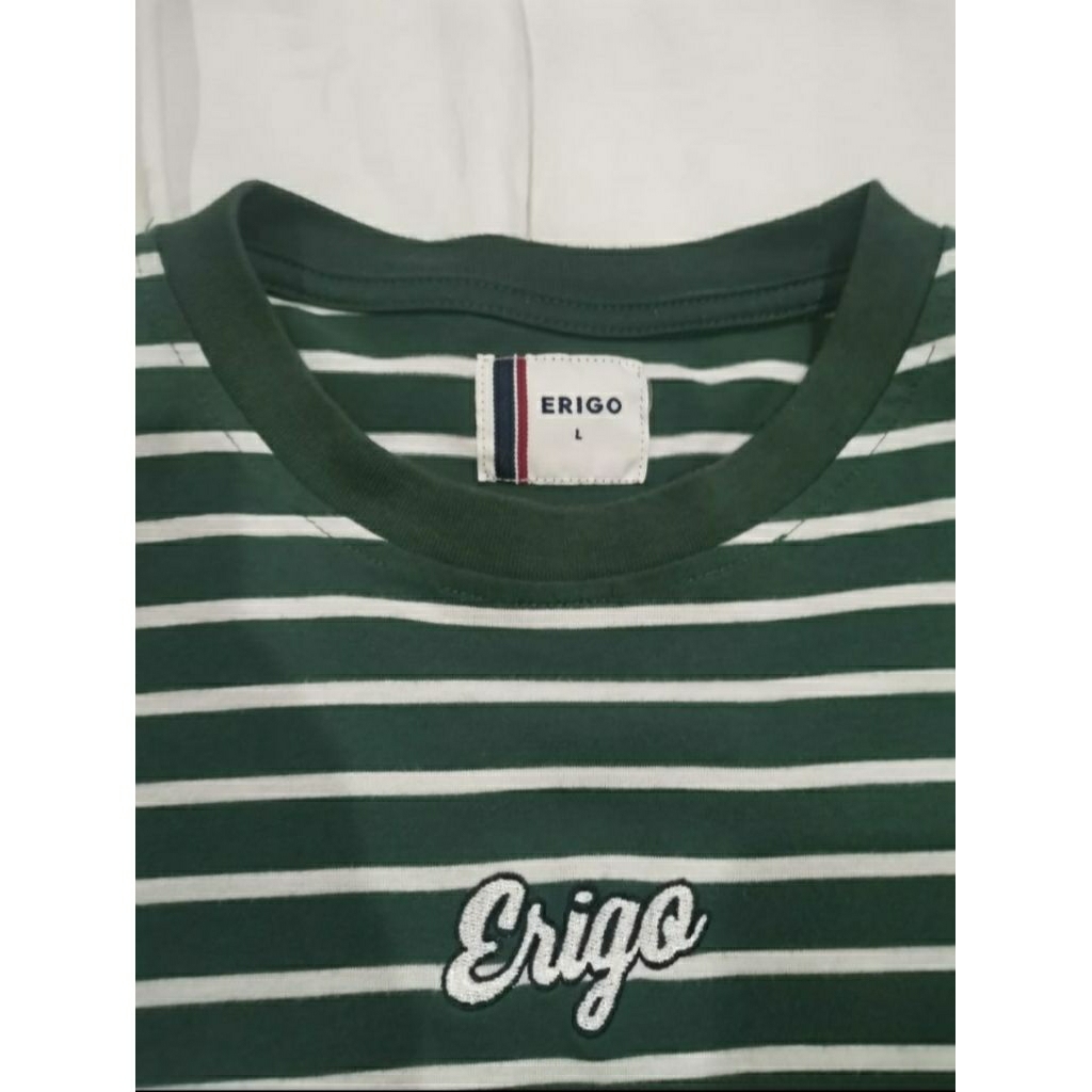 Kaos Erigo motif garis hijau.