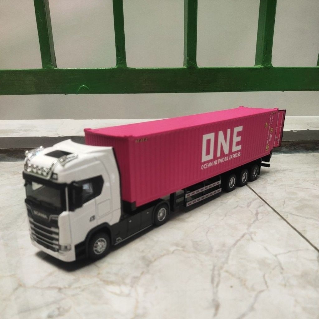diecast truck Scania warna putih kontainer one