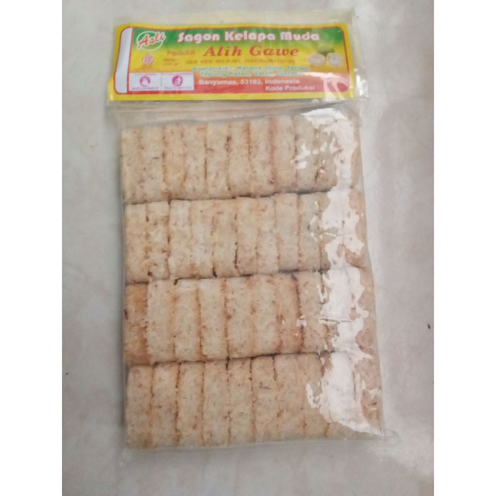 

sagon kelapa muda