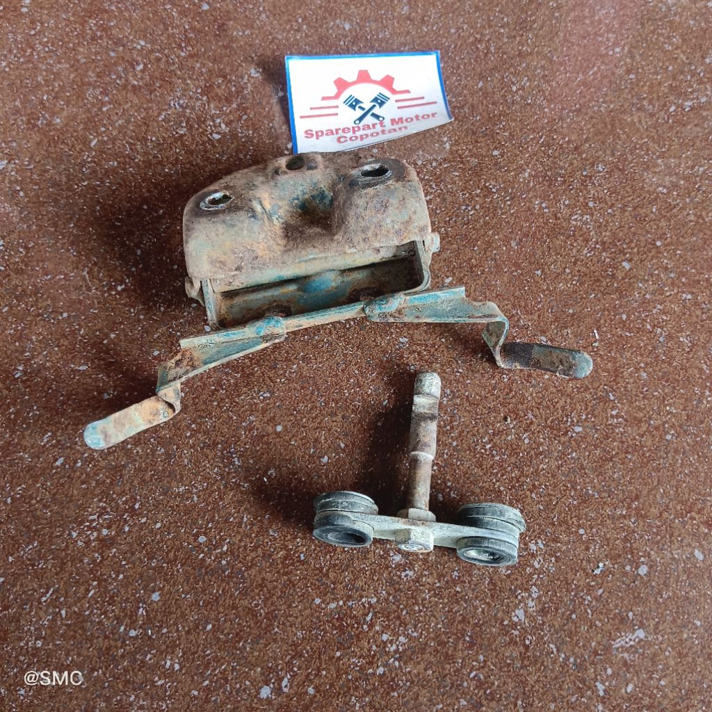 pengait breket dudukan jok grand legenda ori