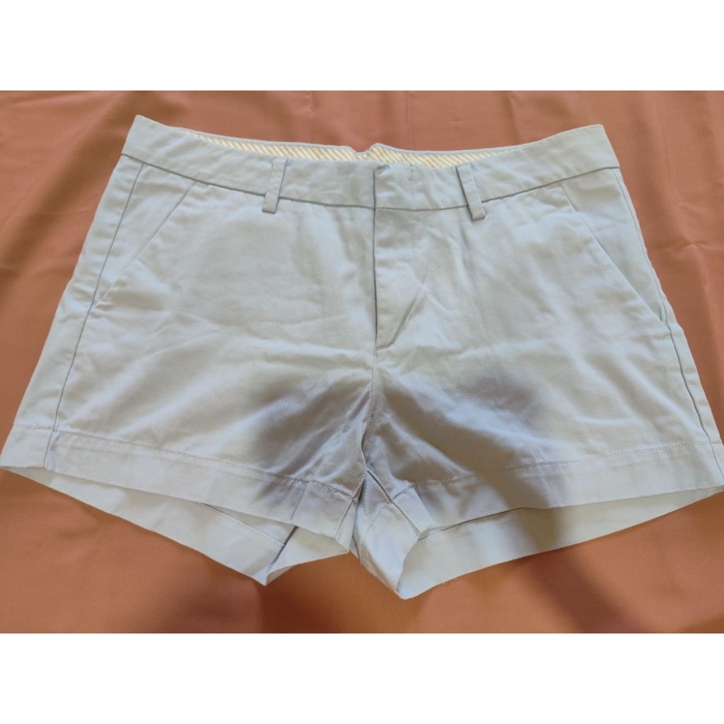 Celana pendek wanita Uniqlo
