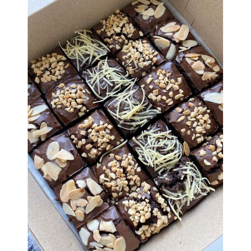 

fudgy brownies full topping size 20*20