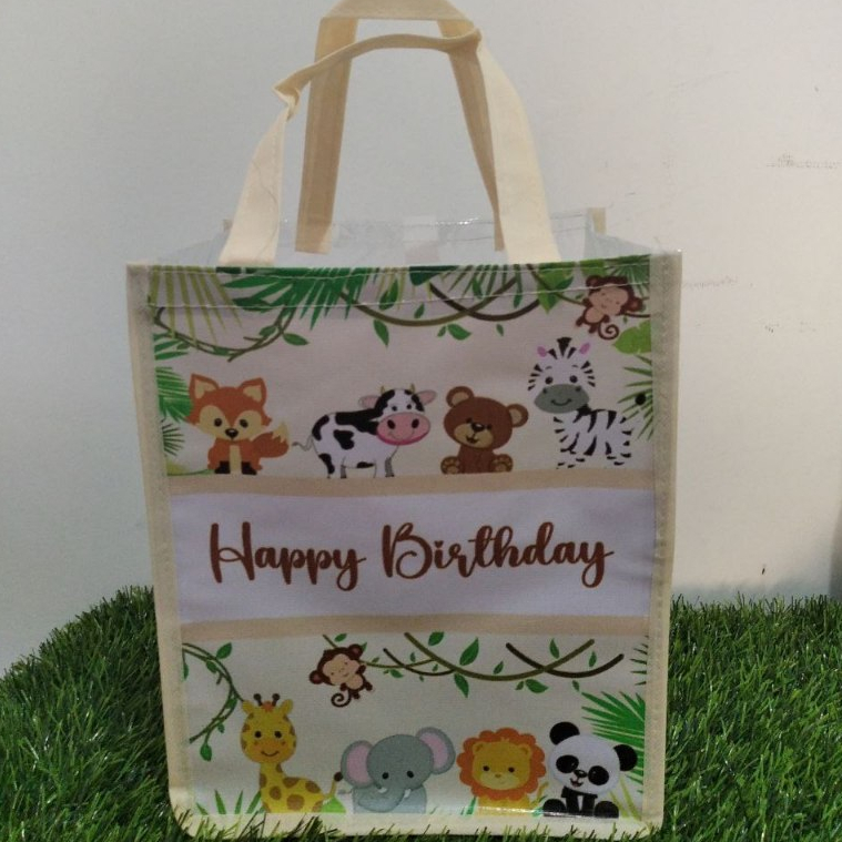 

Tas Mika/ Goodibag Ulang Tahun Ukuran 25 x 14 x 25