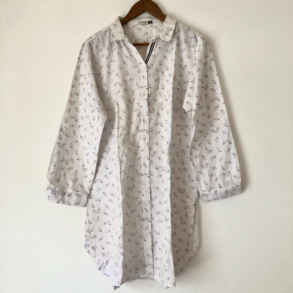 [preloved] Rodeo - Tunik Kemeja Putih BW Motif Bunga Kecil