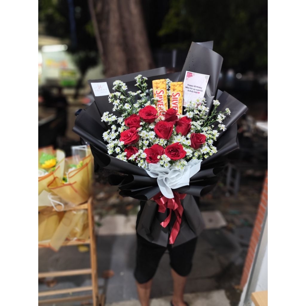 BUKET SILVERQUEEN+BUNGA ASLI/buket Surabaya