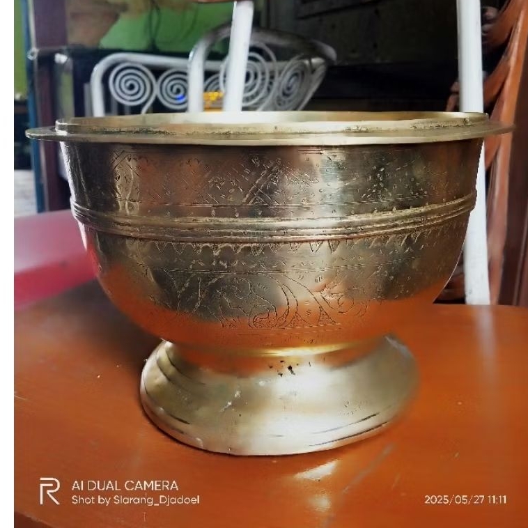 Bokor antik kuno lawas bahan Kuningan tebal, motif detail, diameter 26 cm