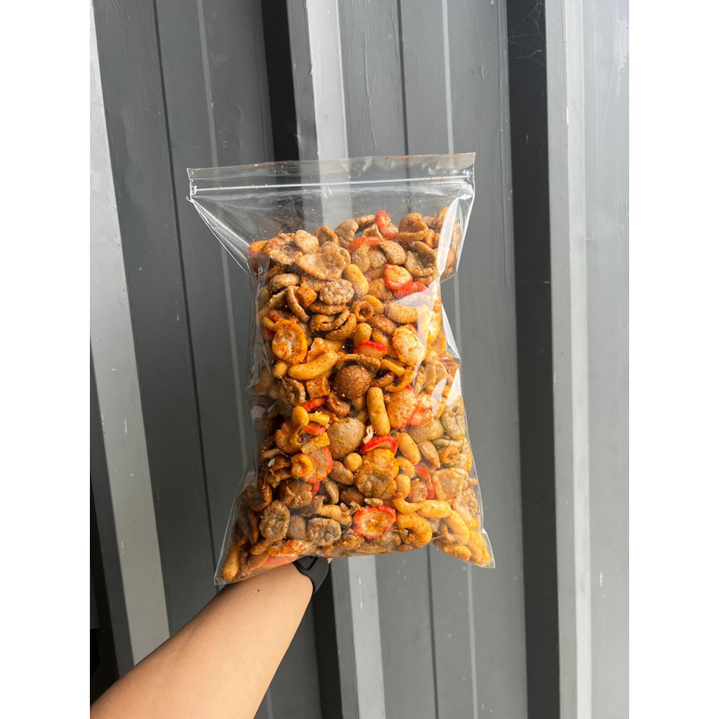 

Kerupuk Seblak Campur Mix Pedas Cikruh 1Kg // Bumbu Melimpah Ruah