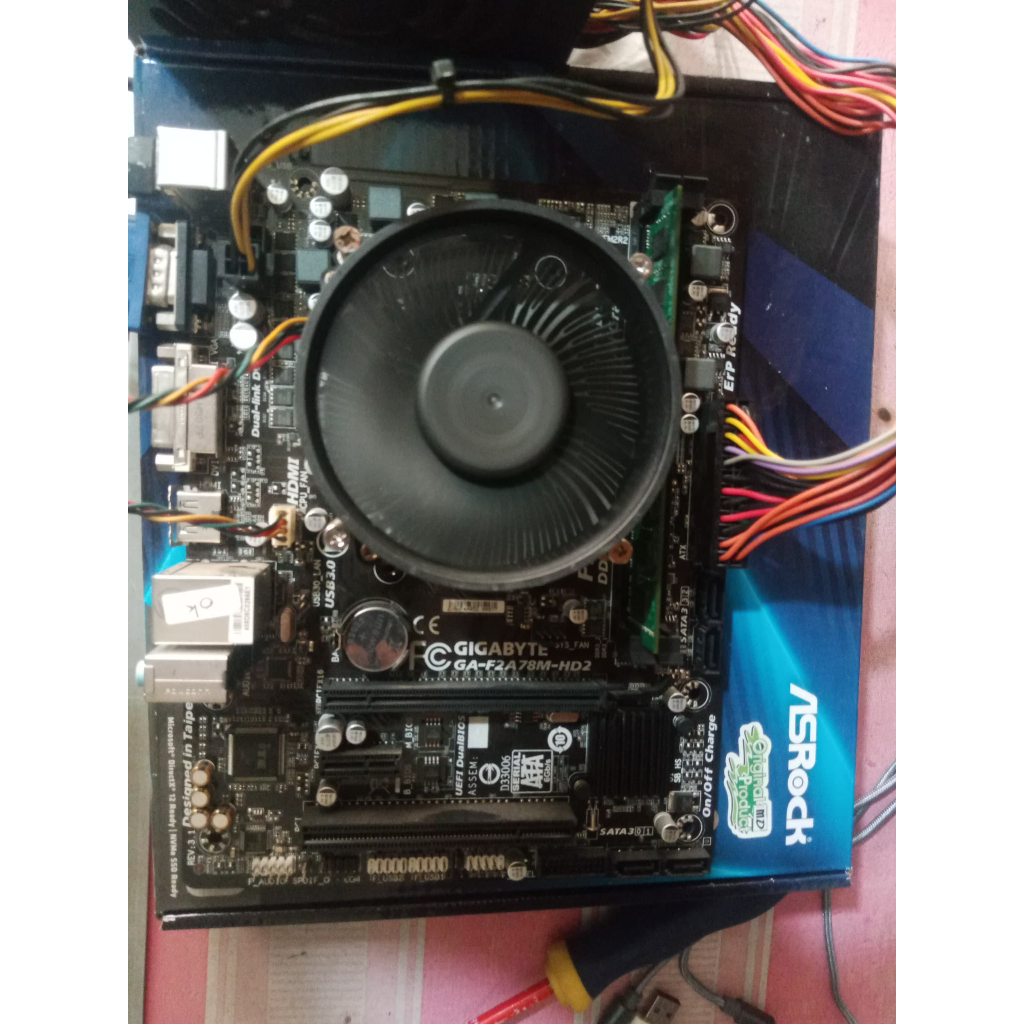 mobo gigabyte fm2+/fm2 proc a8 7600 black panel ada tanpa fan