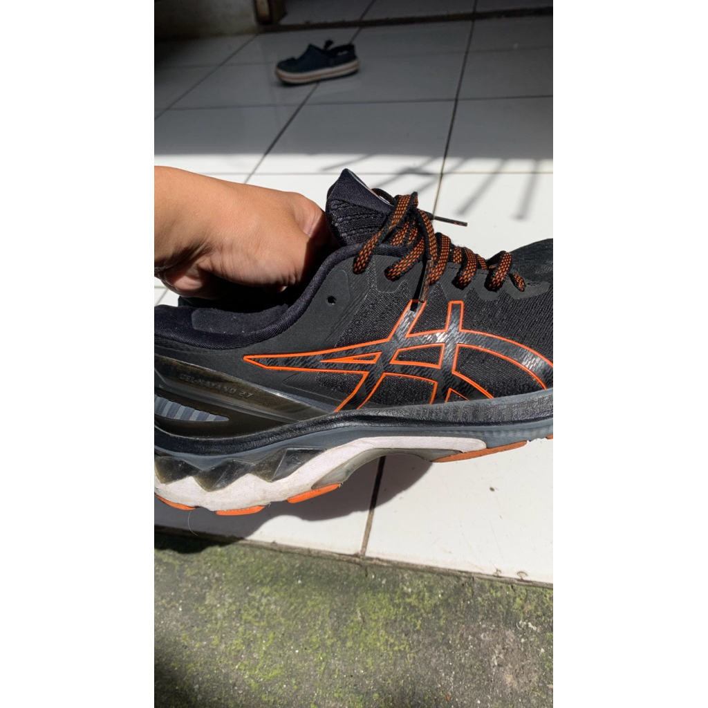 (Preloved) Sepatu ASICS GEL KAYANO 27