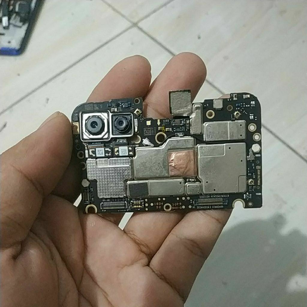 mesin Xiaomi mi 8 lite 6/128 nyala normal minus sinyal,ada sandi/akun/pola buang sendiri