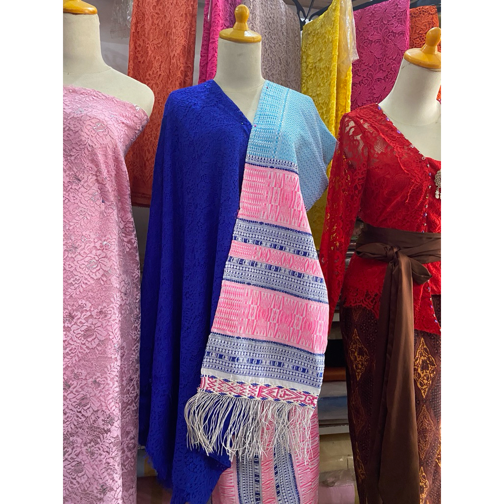 kebaya biru elektrik dan tumtuman