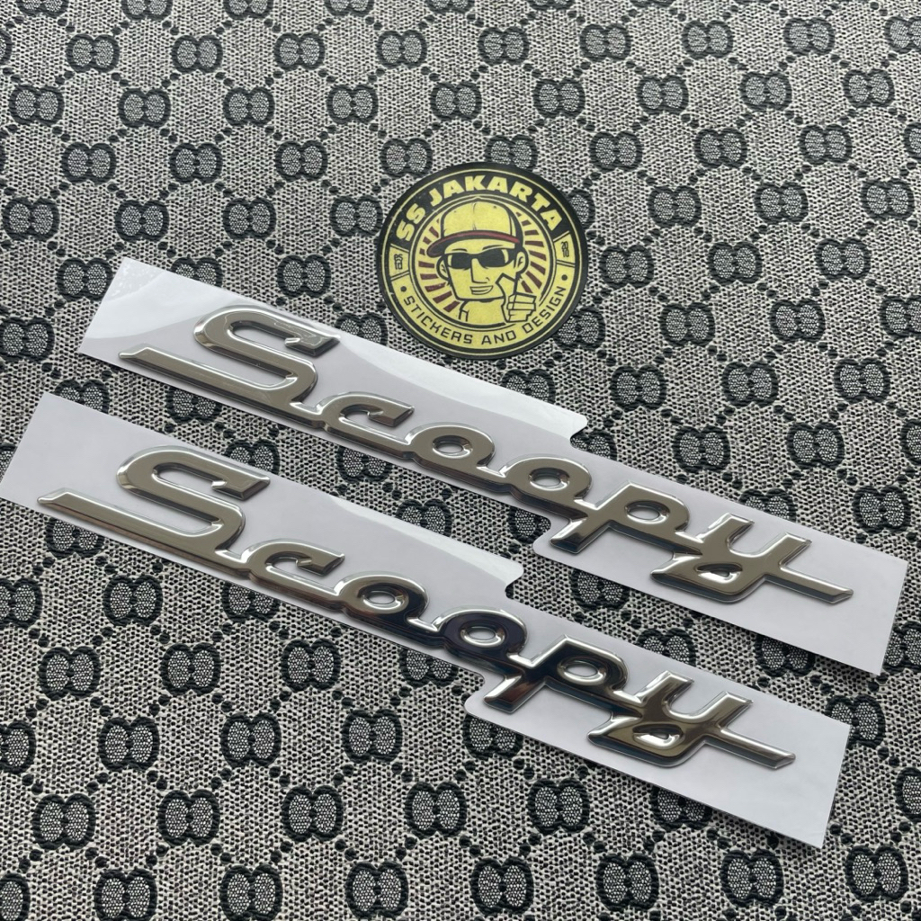 Emblem Scoopy Karbu Latin Original