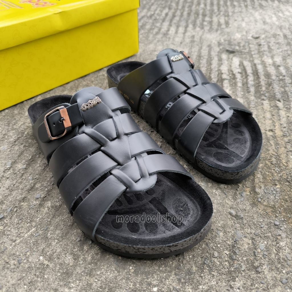 Sandal kulit pria/ Sandal dodoni bu 575 hitam