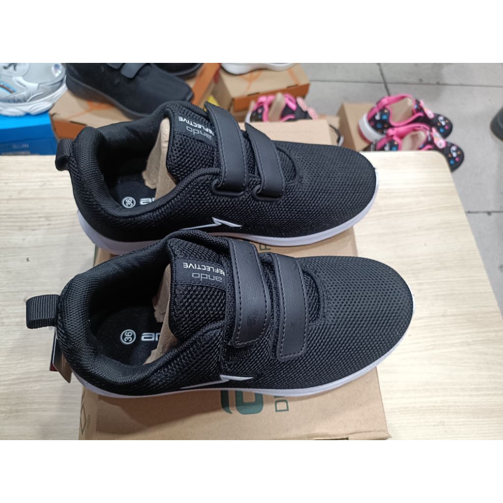 sepatu anak sekolah cowok merk ando ori bahan karet kombinasi kain warna hitam sepatu anak sekolah c