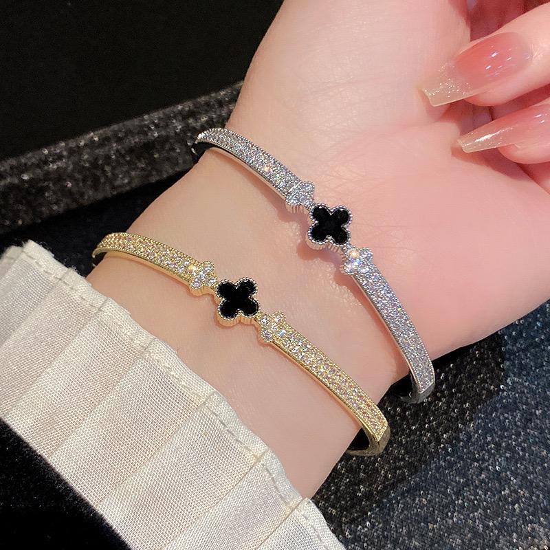 Gelang Tangan Titanium Clover - Clover Bangle  - Gelang Tangan Clover - Clover Bracelet - Titanium b