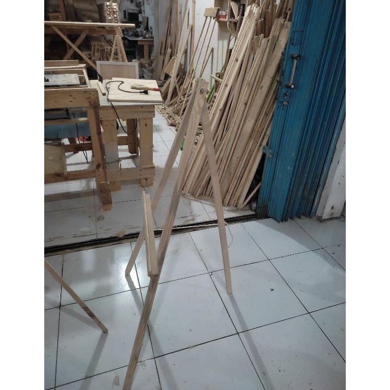 

KODE B35N EASEL 9 Standing frame foto prewedding
